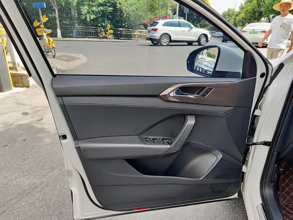 Volkswagen Tharu — миниатюра 6