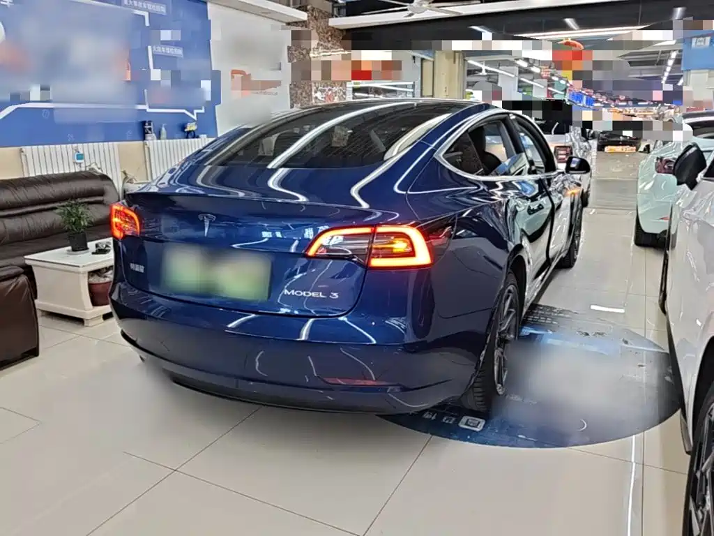 Tesla Model 3 — миниатюра 7