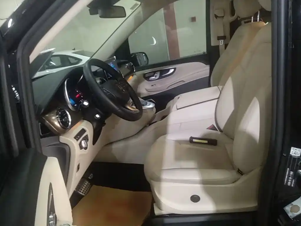 Mercedes-Benz V-Class — миниатюра 15