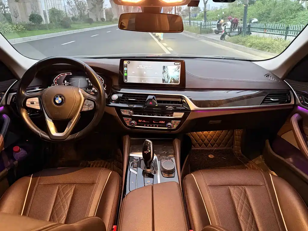 BMW 5 Series — миниатюра 6