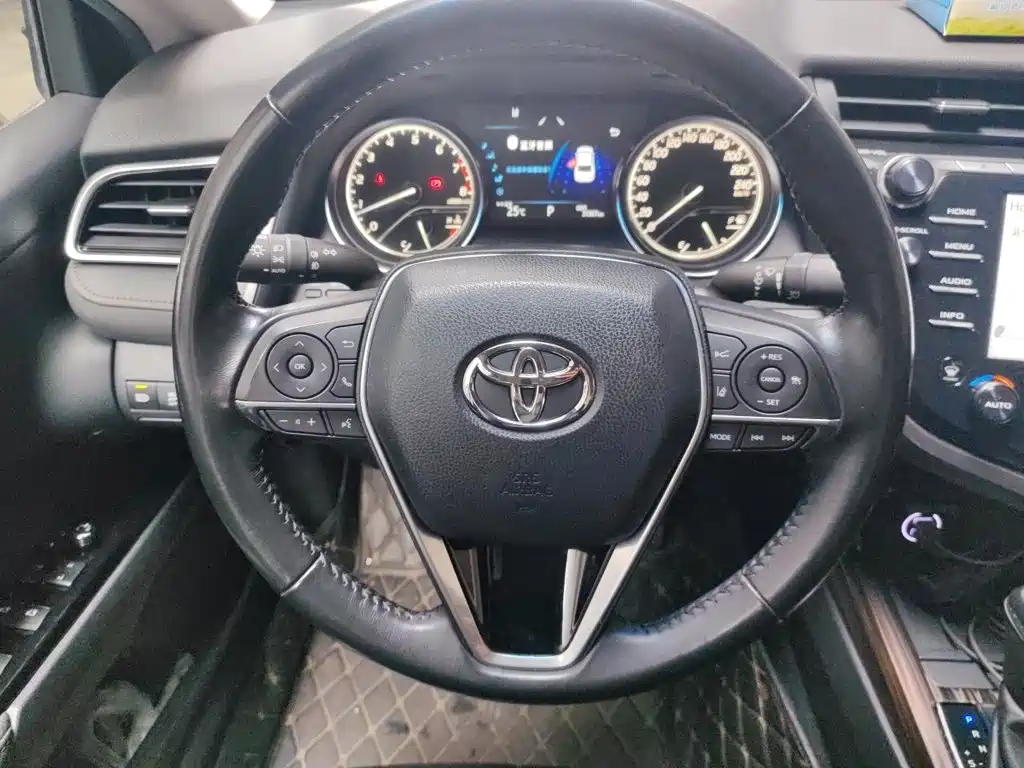 Toyota Camry — миниатюра 11