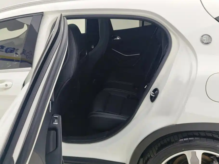 Mercedes-Benz GLA — миниатюра 11