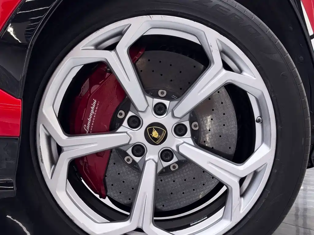 Lamborghini Urus — миниатюра 8