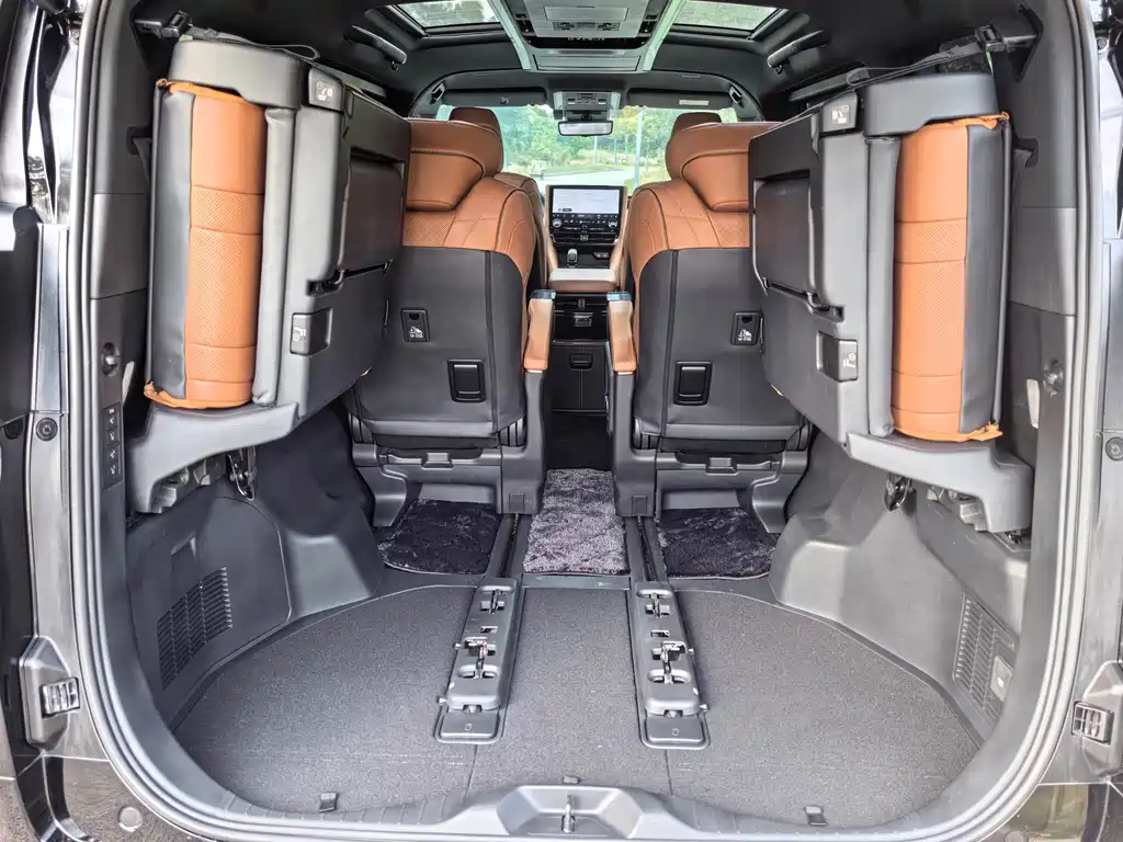 Toyota Vellfire — миниатюра 13