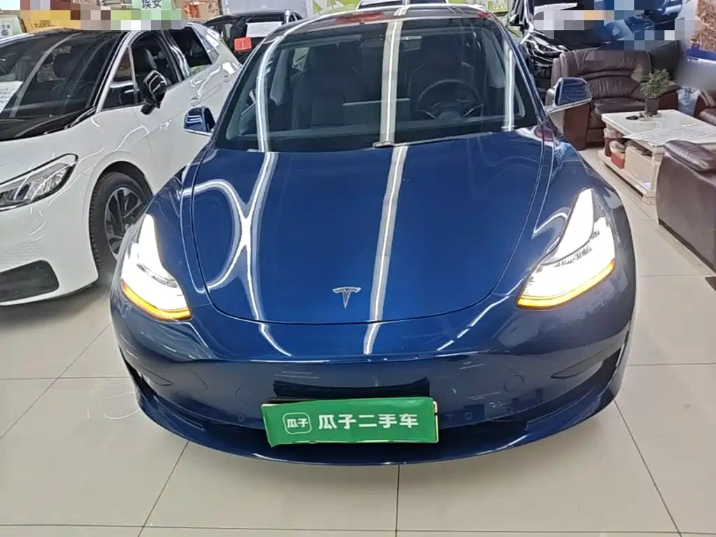 Tesla Model 3 — миниатюра 3