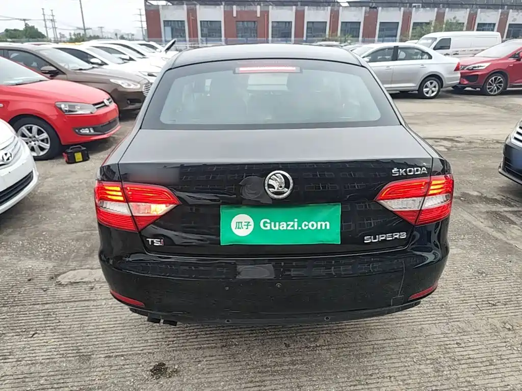 Skoda Superb — миниатюра 6
