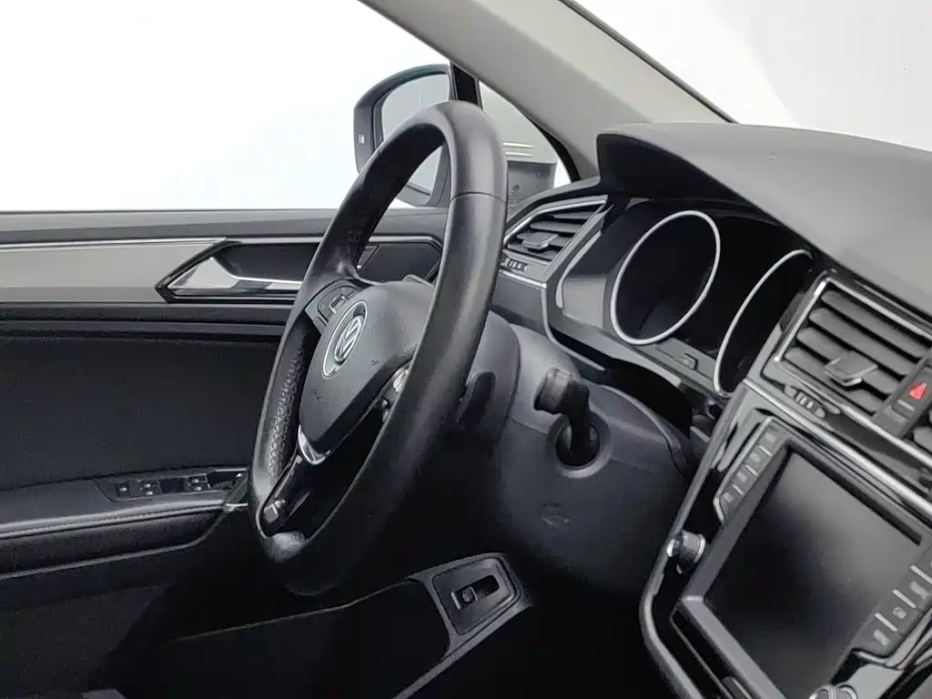 Volkswagen Tiguan L — миниатюра 22