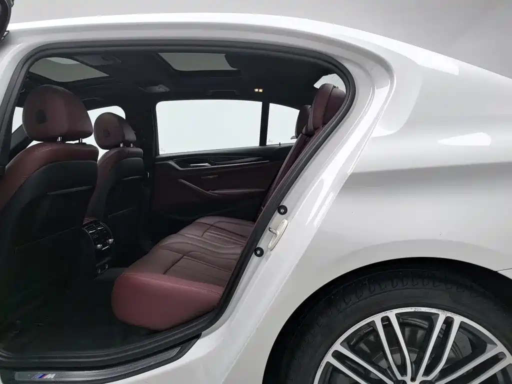 BMW 5 Series — миниатюра 15