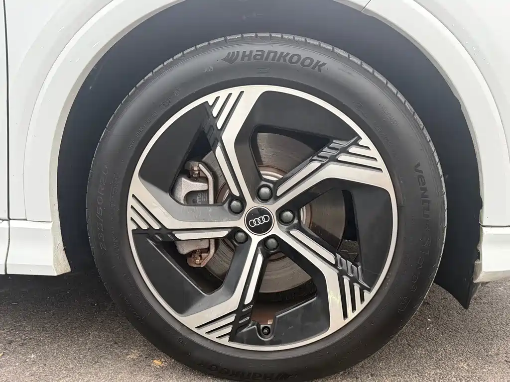 Audi Q4 e-tron — миниатюра 12