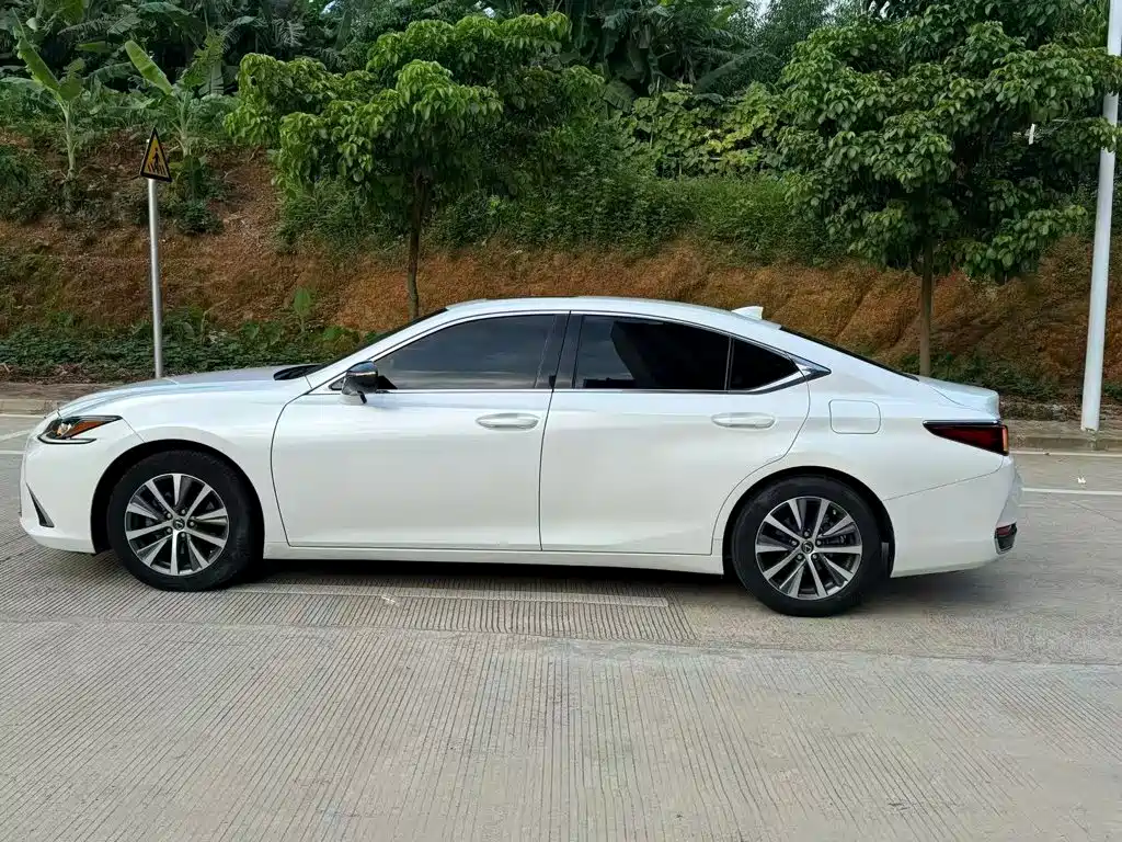 Lexus ES — миниатюра 9