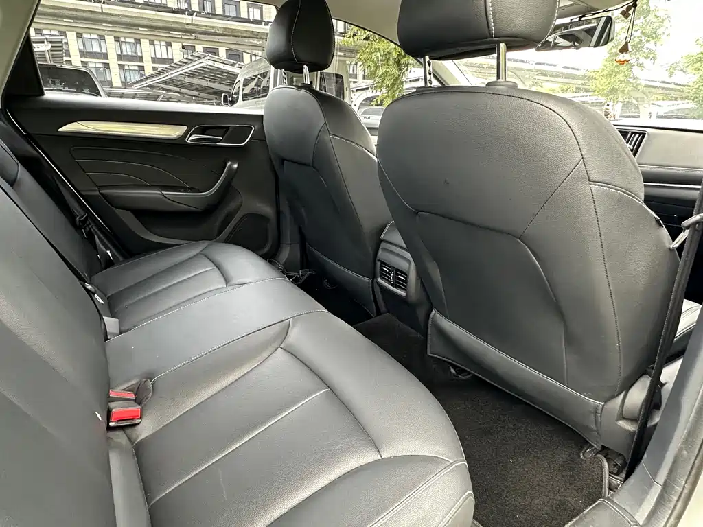 Roewe i6 New Energy — миниатюра 17
