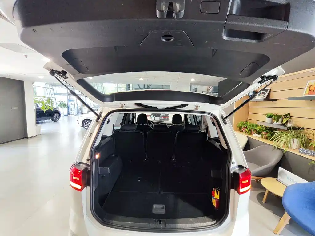 Volkswagen Touran — миниатюра 19