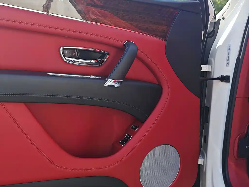 Bentley Bentayga — миниатюра 15