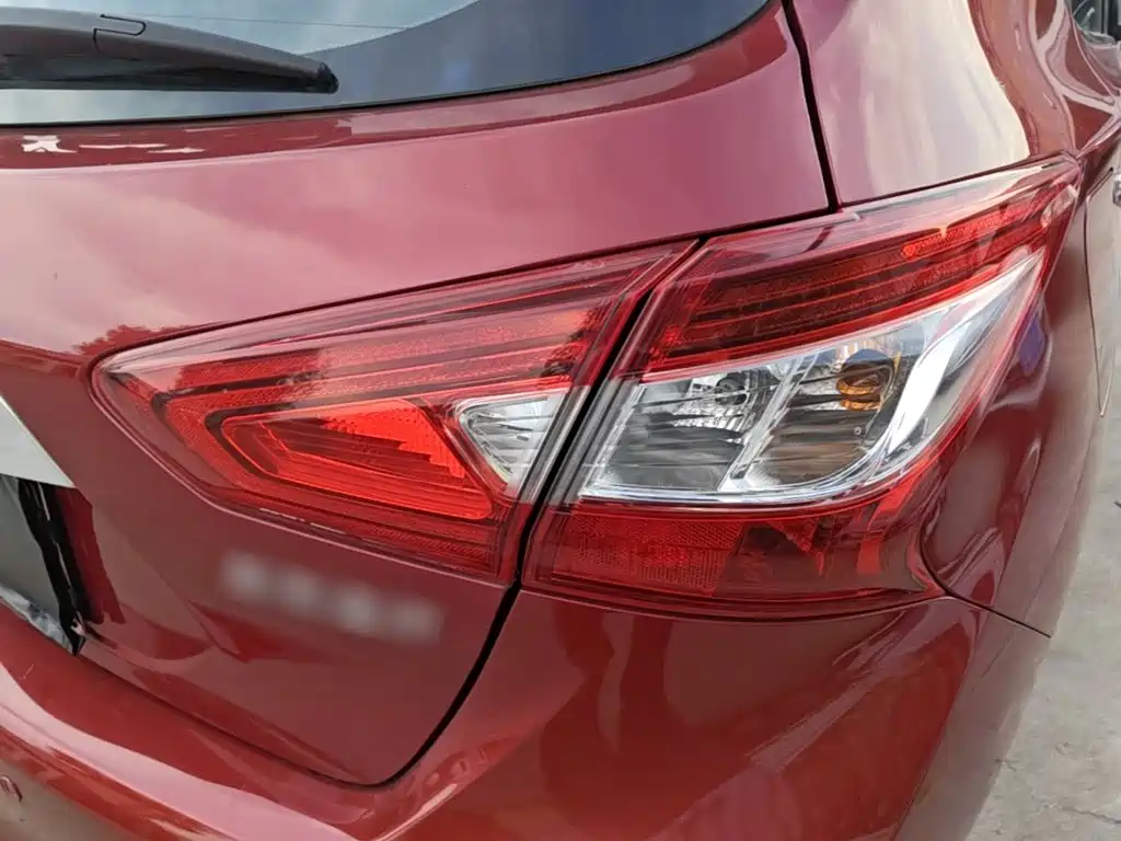 Nissan Tiida — миниатюра 8