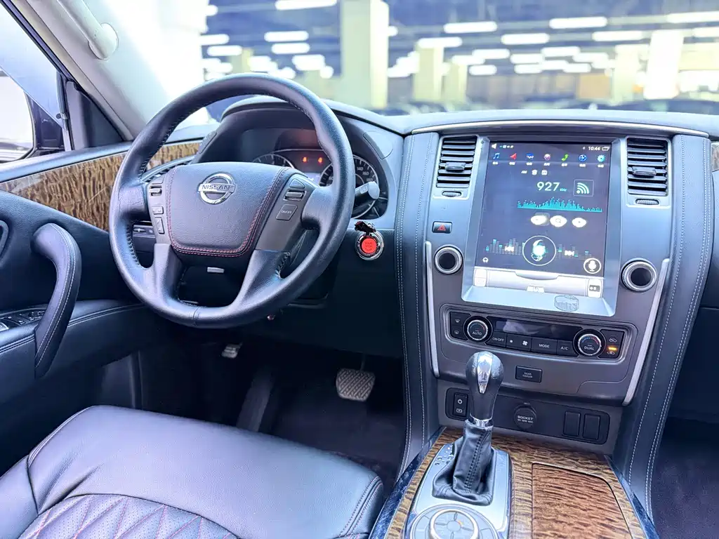 Nissan Patrol — миниатюра 10