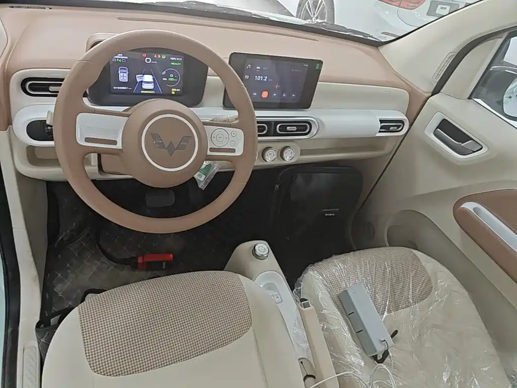 Wuling MINIEV — миниатюра 10