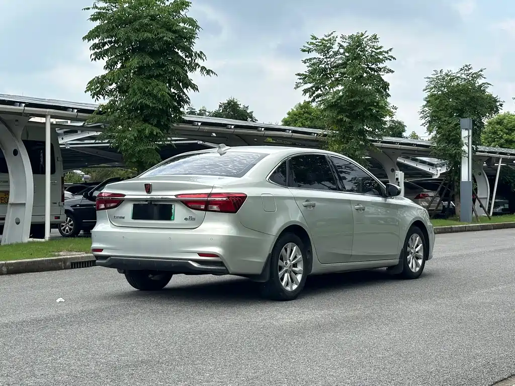 Roewe i6 New Energy — миниатюра 4