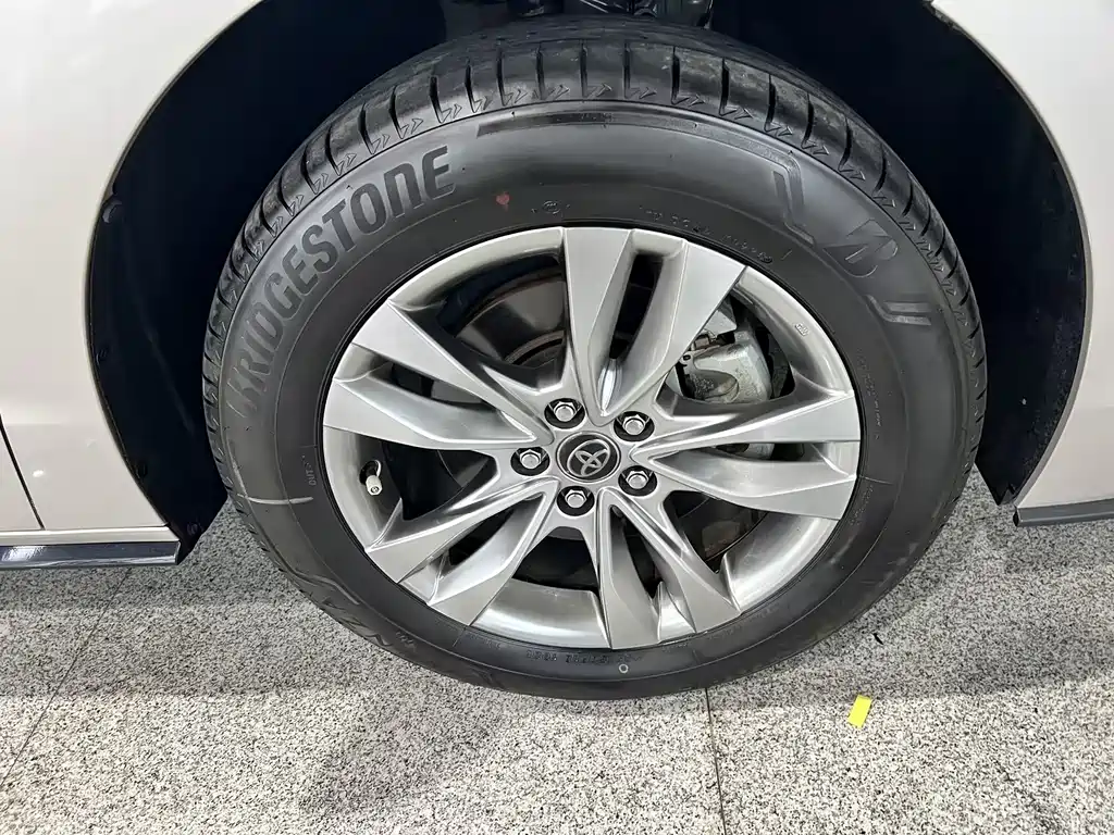 Toyota Sienna — миниатюра 29