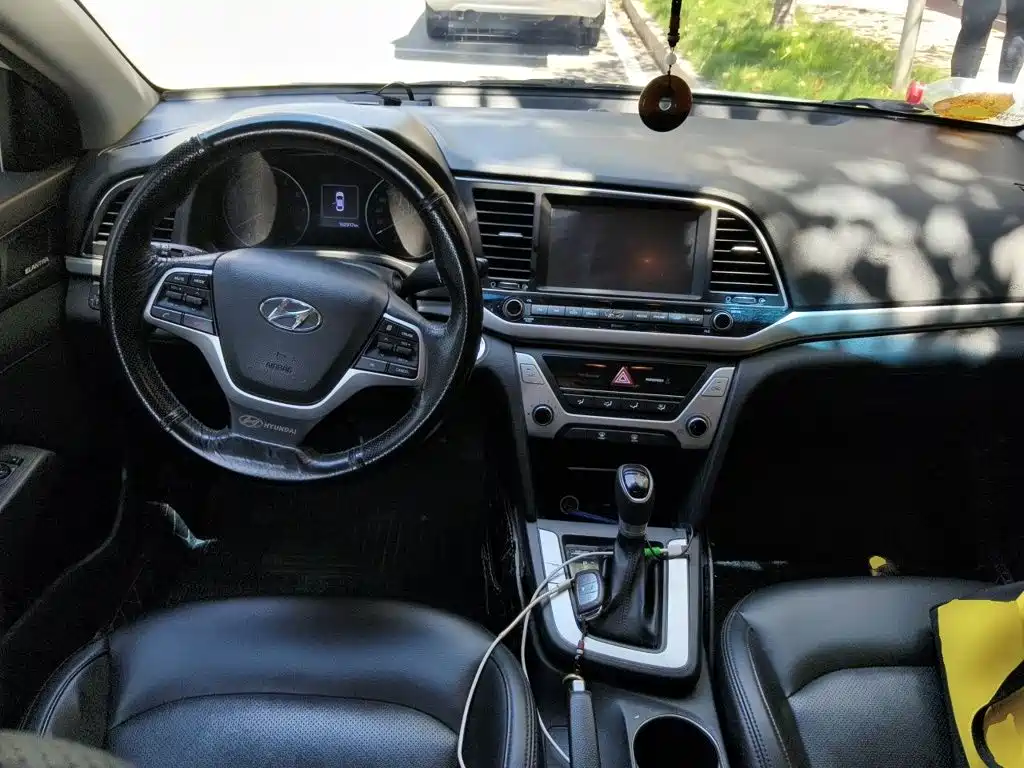 Hyundai Elantra — миниатюра 10