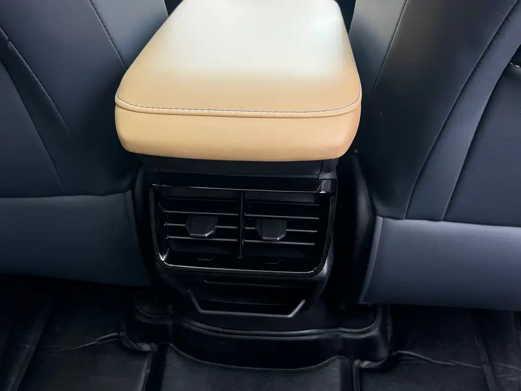 Geely Boyue L — миниатюра 22