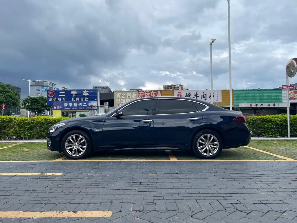 Infiniti Q70 — миниатюра 7