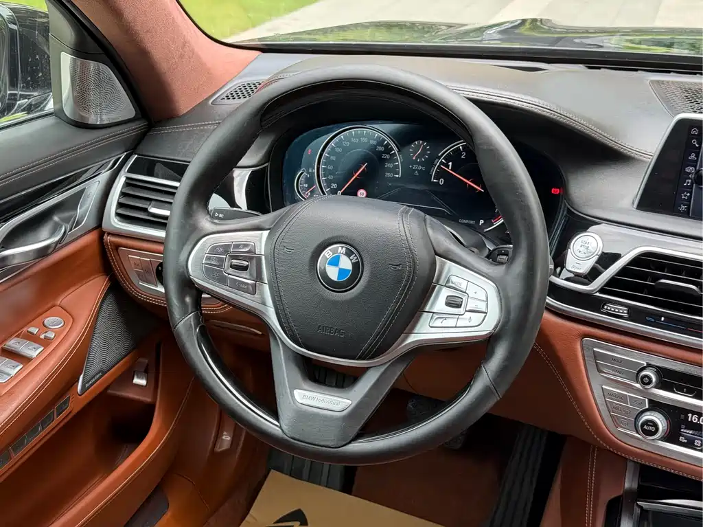 BMW 7 Series 7 2017 750Li xDrive мест