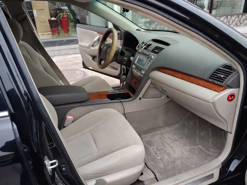 Toyota Camry — миниатюра 7