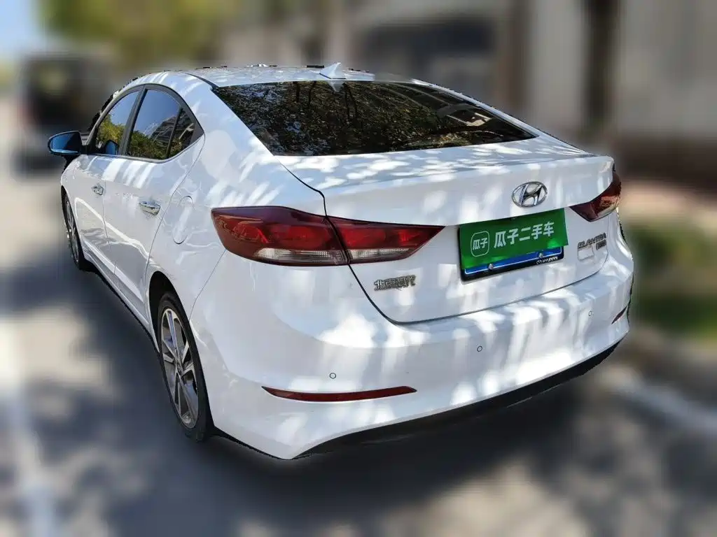 Hyundai Elantra — миниатюра 4