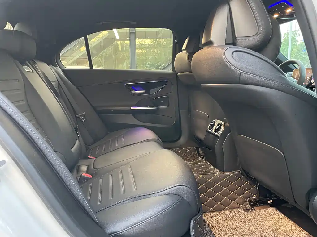 Mercedes-Benz C-Class — миниатюра 14