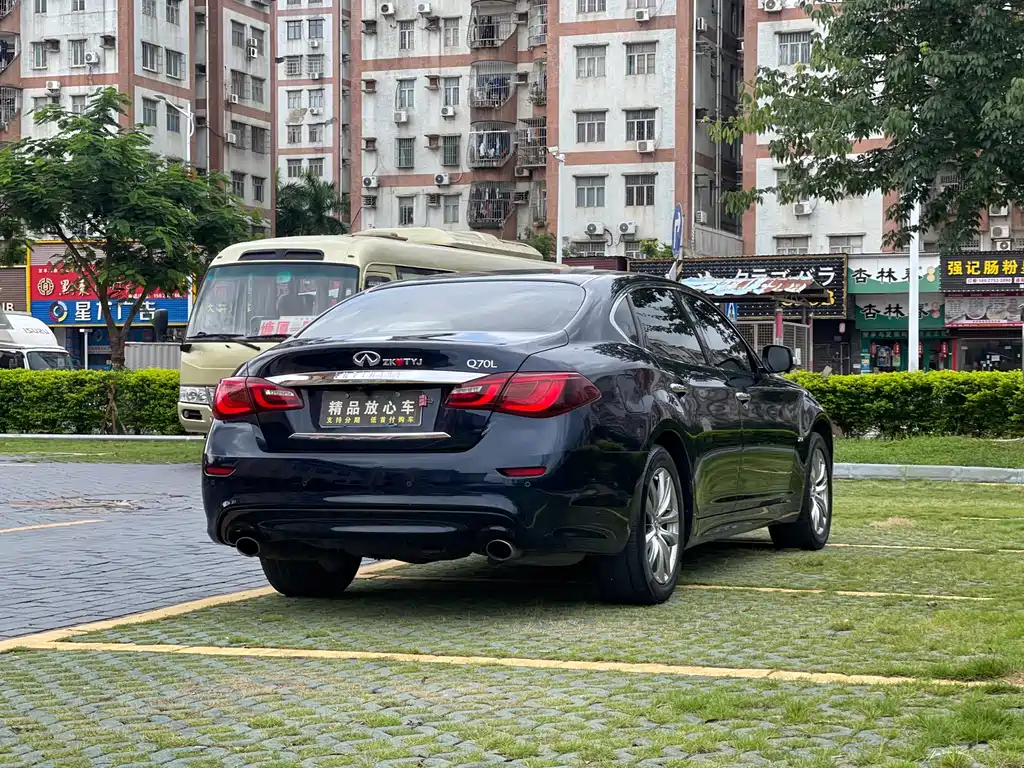 Infiniti Q70 — миниатюра 6