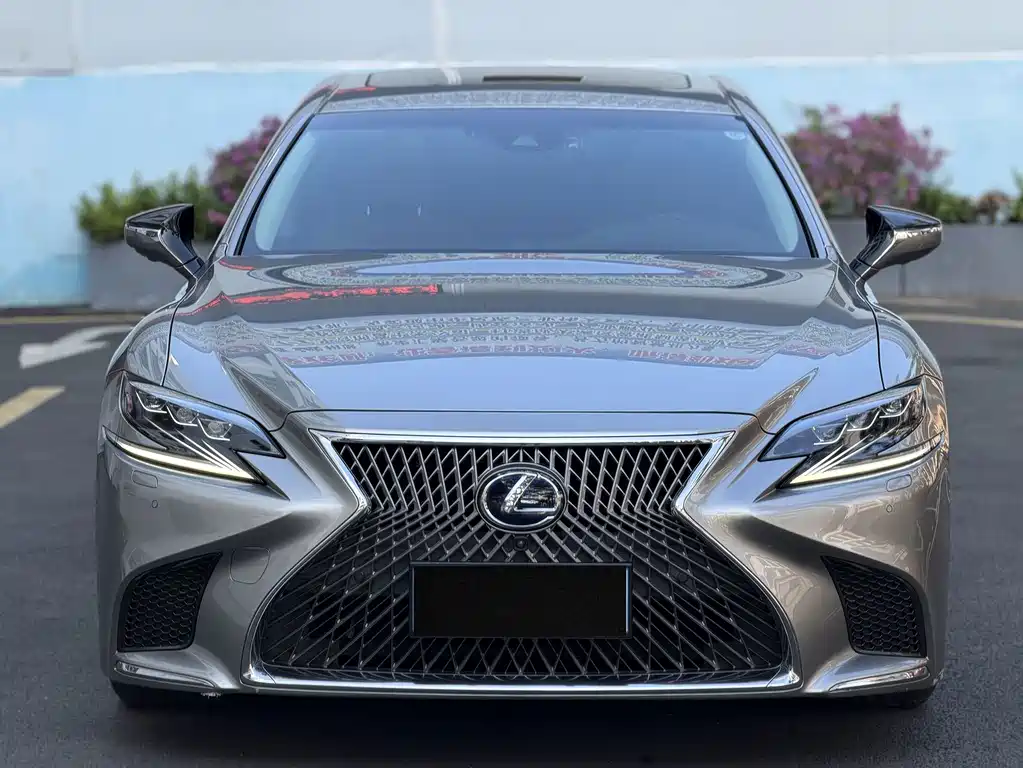 Lexus LS — миниатюра 2