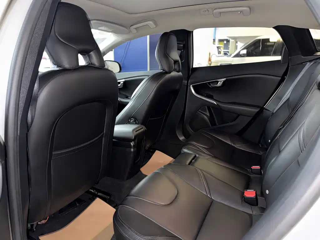 Volvo V40 — миниатюра 10