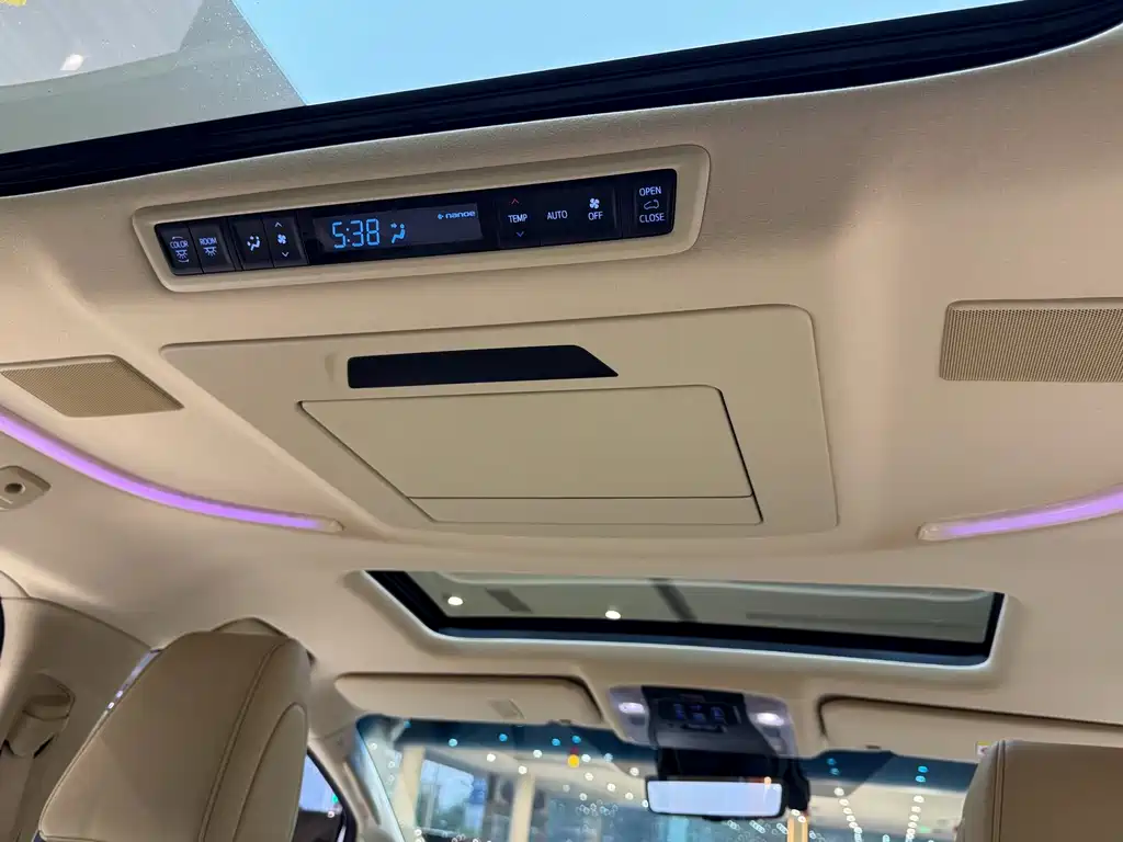 Toyota Vellfire — миниатюра 11