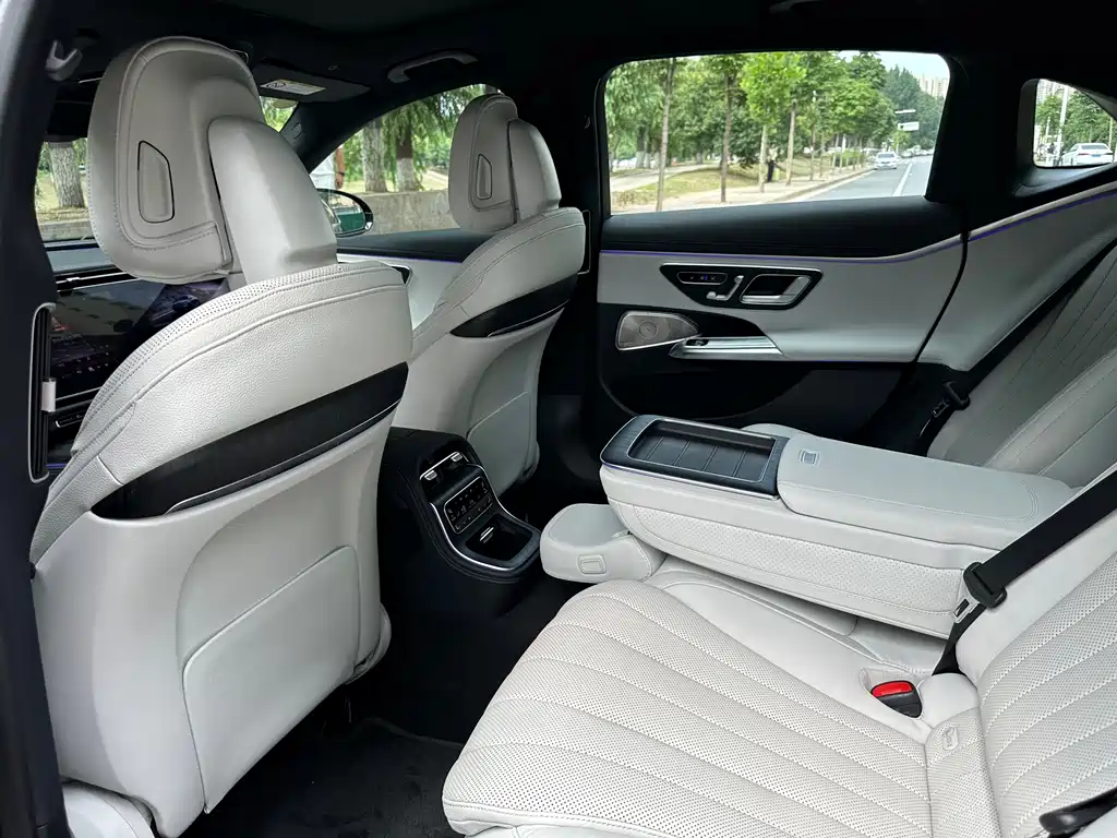 Mercedes-Benz E-Class E 2024 E 300 L Luxury
