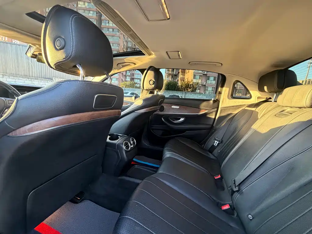 Mercedes-Benz E-Class — миниатюра 8