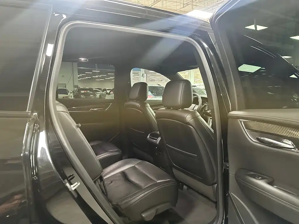 Cadillac XT6 — миниатюра 13
