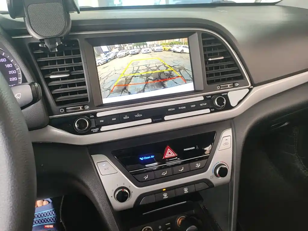Hyundai Elantra — миниатюра 13
