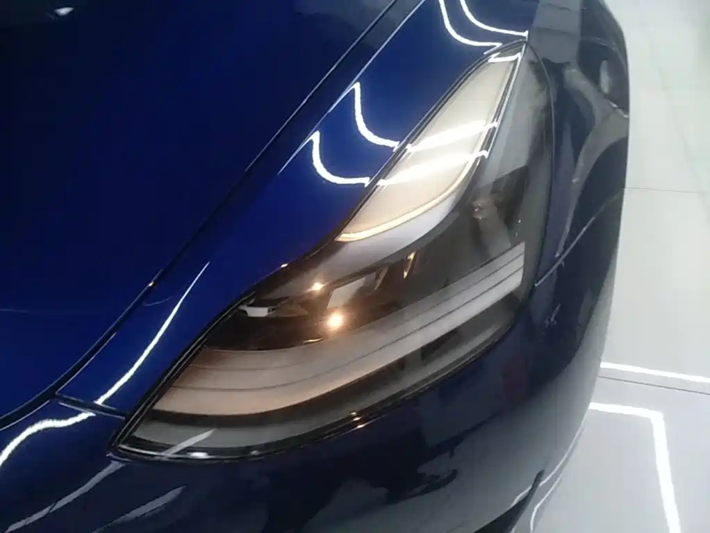 Tesla Model 3 — миниатюра 24