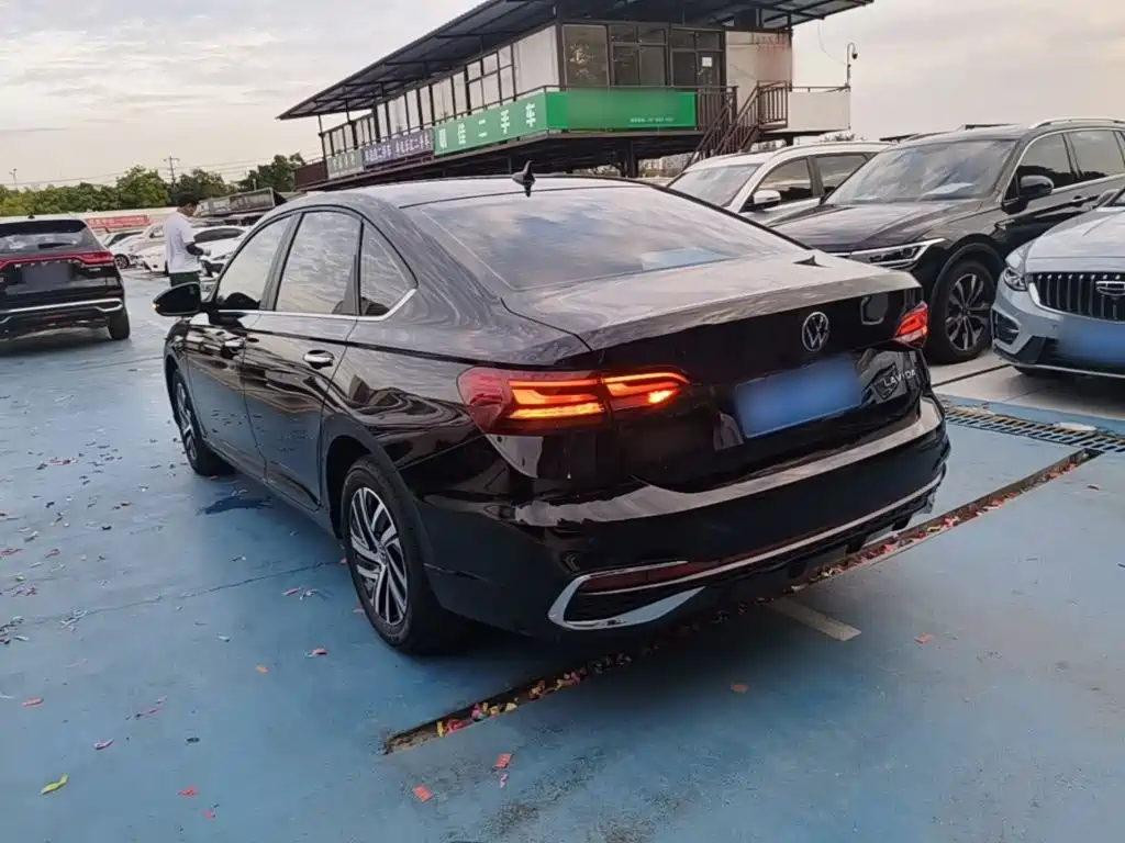 Volkswagen Lavida — миниатюра 5