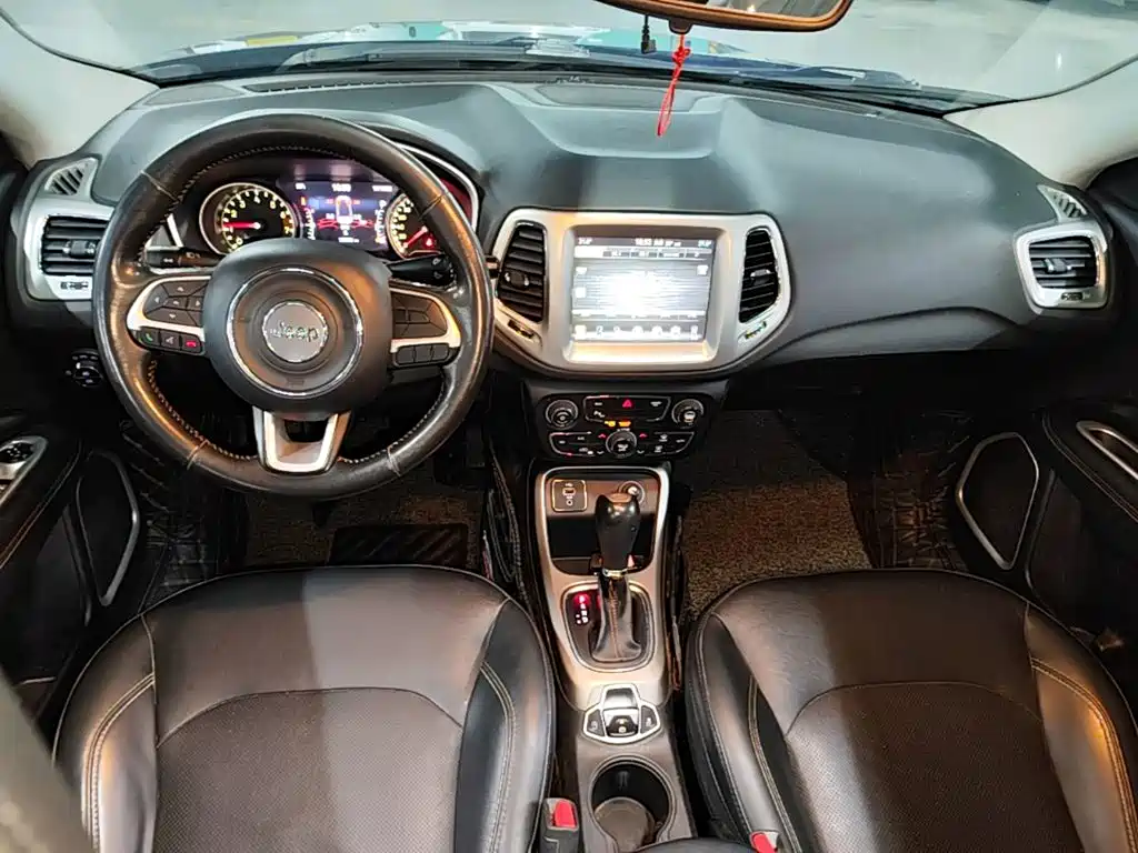 Jeep Compass — миниатюра 10