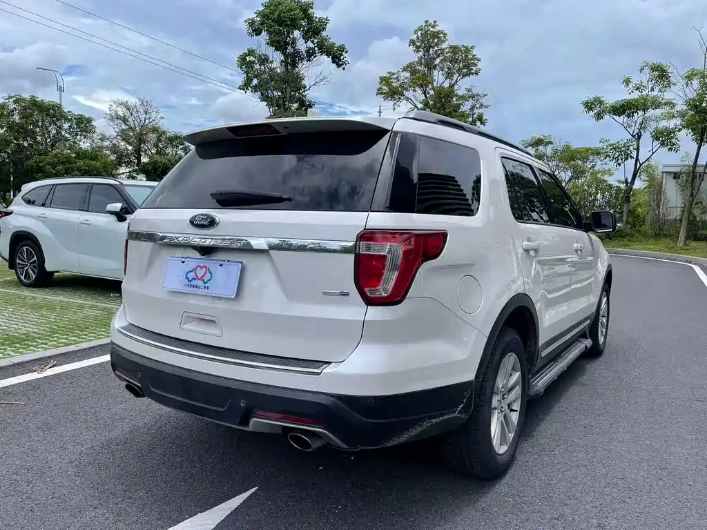 Ford Explorer (Import) — миниатюра 6