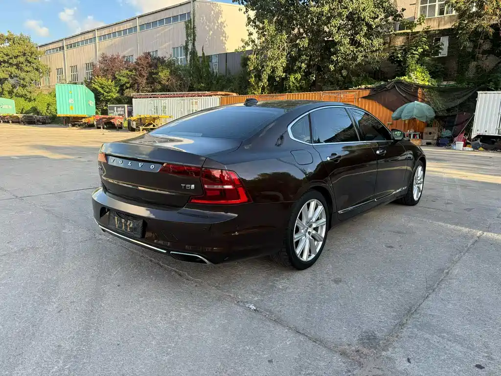 Volvo S90 — миниатюра 6