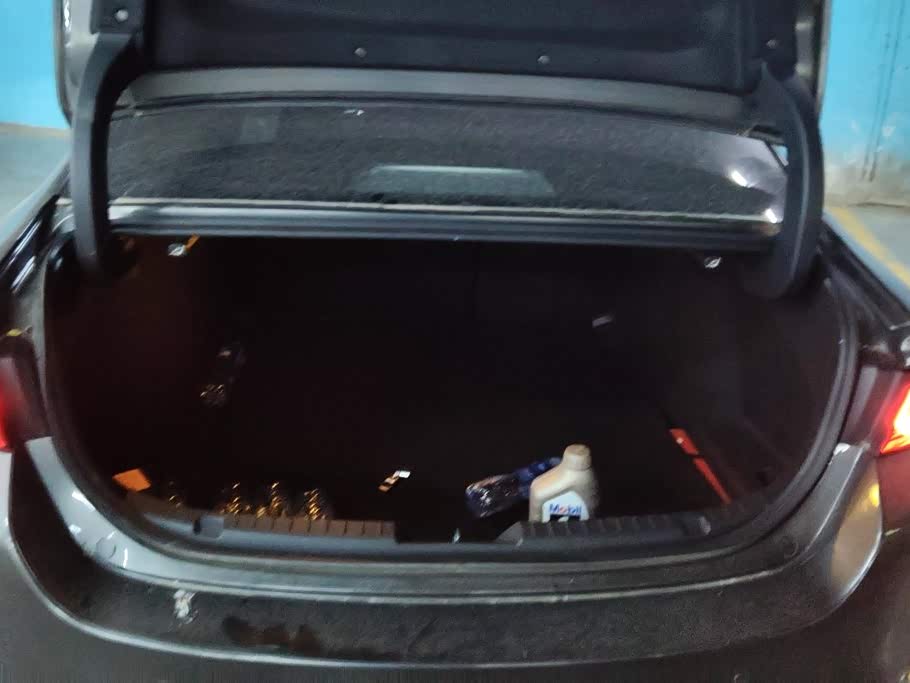 Mazda Mazda3 Axela 2.0 л 2022 г. Серебристо-серый, пробег 25500 км