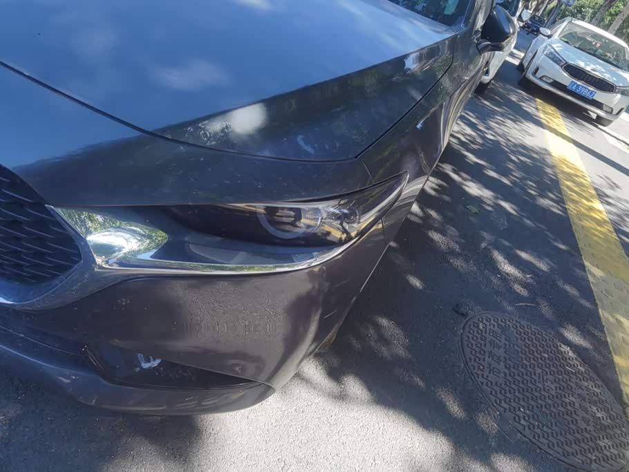 Mazda Mazda3 Axela 2.0 л 2022 г. Серебристо-серый, пробег 25500 км