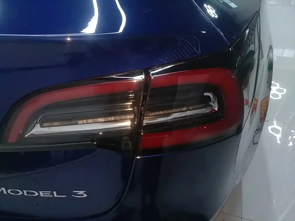 Tesla Model 3 — миниатюра 8