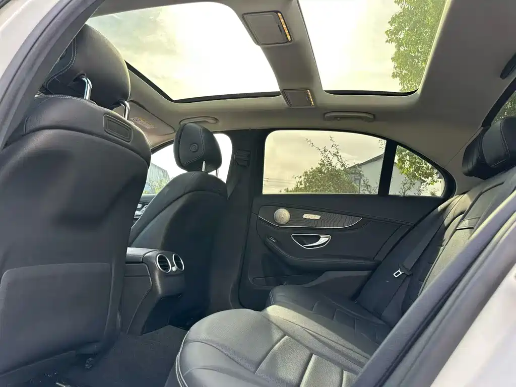 Mercedes-Benz C-Class — миниатюра 6