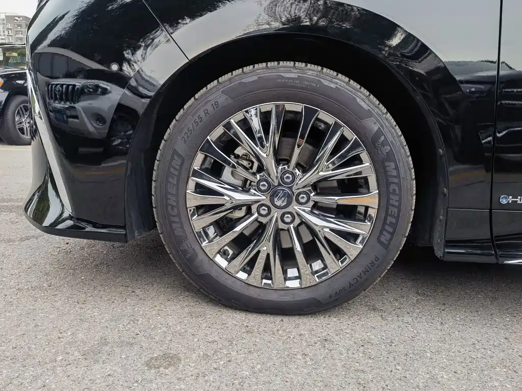 Toyota Alphard — миниатюра 22