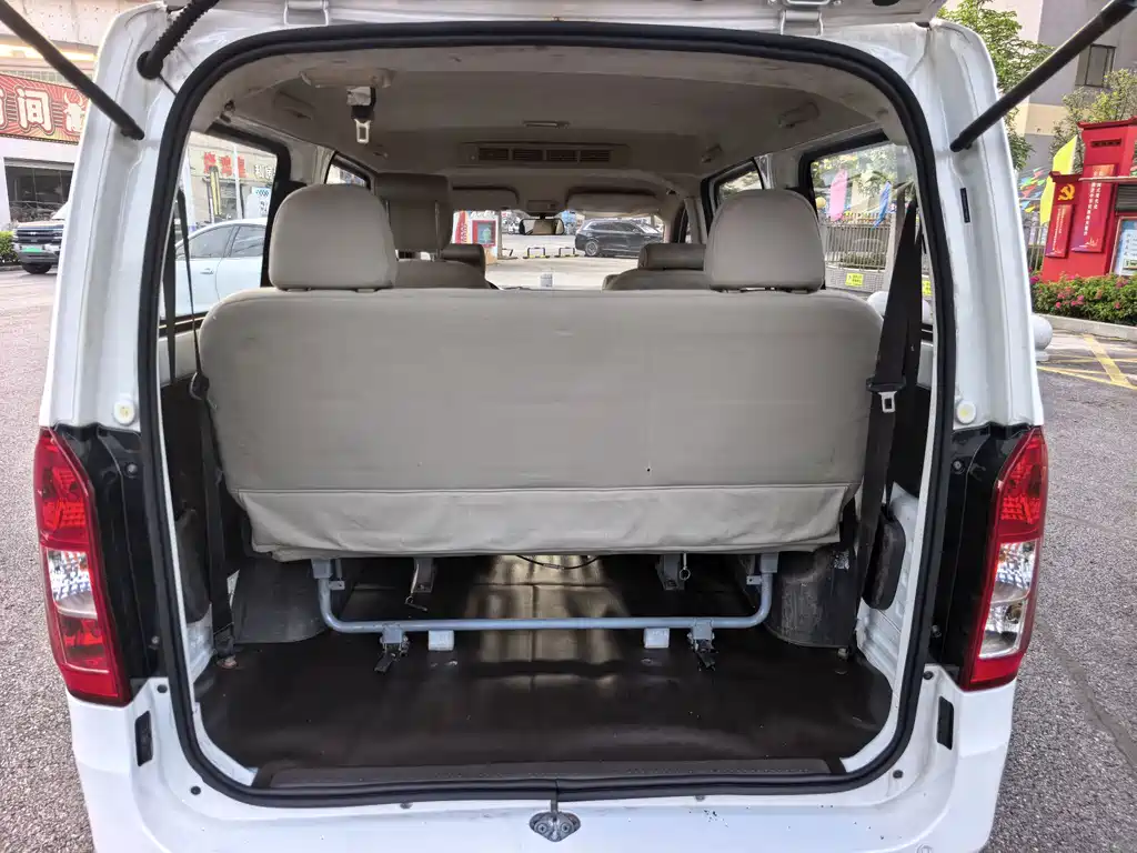 Wuling Rongguang V — миниатюра 7
