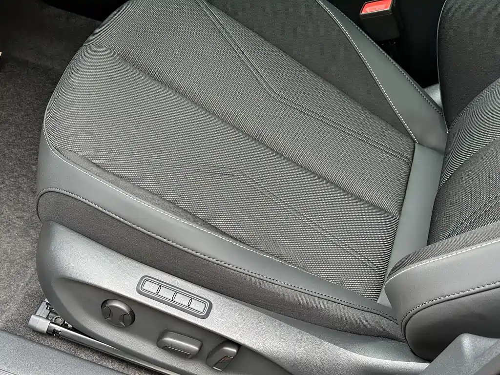 Volkswagen 06 2025 Pure