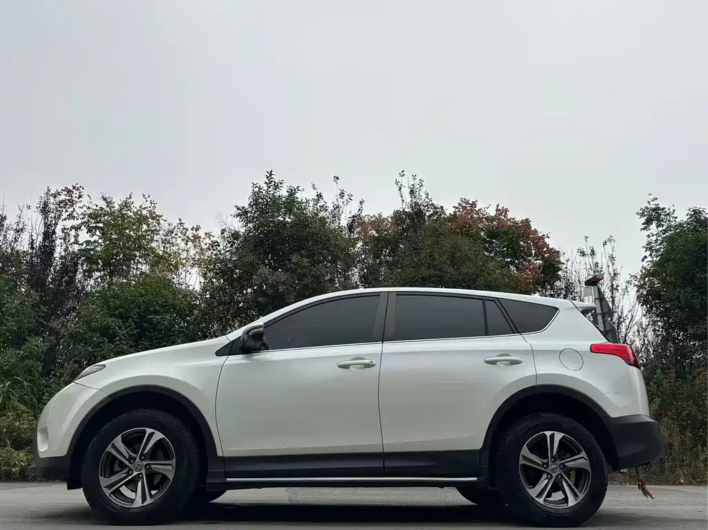 Toyota RAV4 — миниатюра 4